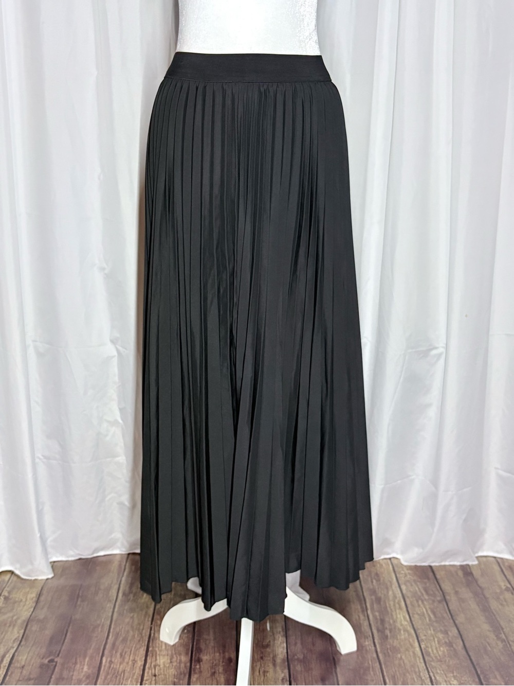 Black Pleated Maxi Skirt - Classic Women’s Skirt Size S